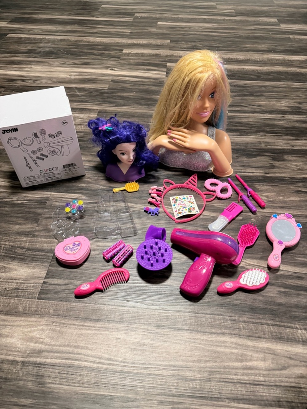 Barbie Styling Head Playset with Pink and Purple Accessories